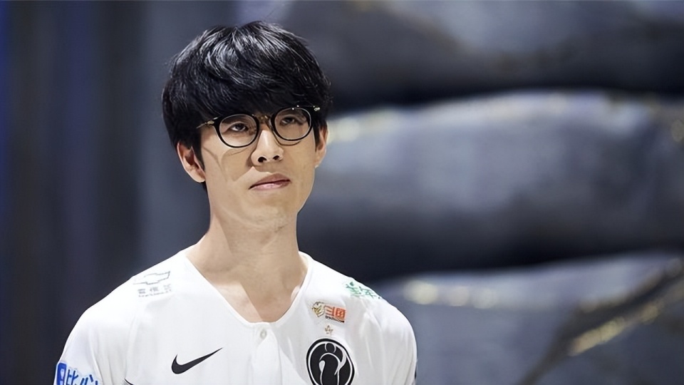 Rookie在TES比赛中夺冠,比赛局势复杂引发热议!热度持续攀升的简单介绍 Rookie在TES比赛中夺冠,比赛局势复杂引发热议!热度持续攀升的简单介绍