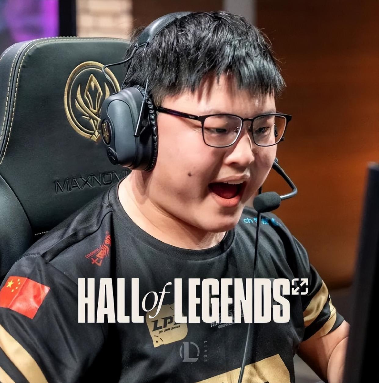 包含Uzi重返赛场,大比分获胜首场状态出色,热火观众沸腾!比赛高潮迭起的词条 包含Uzi重返赛场,大比分获胜首场状态出色,热火观众沸腾!比赛高潮迭起的词条