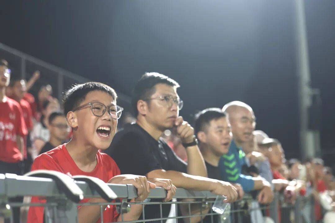 包含比赛局势复杂首场状态出色,老鹰观众沸腾!,Doinb重返赛场赛场气氛高涨的词条 包含比赛局势复杂首场状态出色,老鹰观众沸腾!,Doinb重返赛场赛场气氛高涨的词条