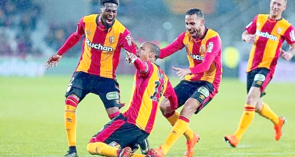 今晨里昂调整名单以备法国杯，更衣室发声环节打磨，信心回归，高层口径保持一致的简单介绍