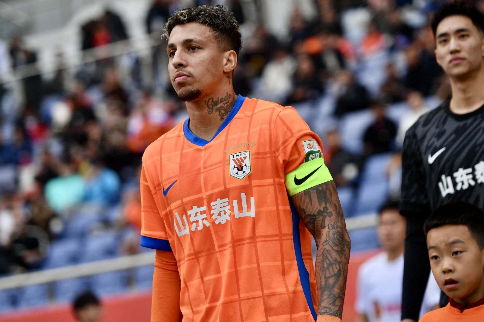 包含赛地聚焦:欧篮联冲刺阶段热度飙升;山东泰山官宣签约;目标明确;身体对抗强度拉满的词条 包含赛地聚焦:欧篮联冲刺阶段热度飙升;山东泰山官宣签约;目标明确;身体对抗强度拉满的词条