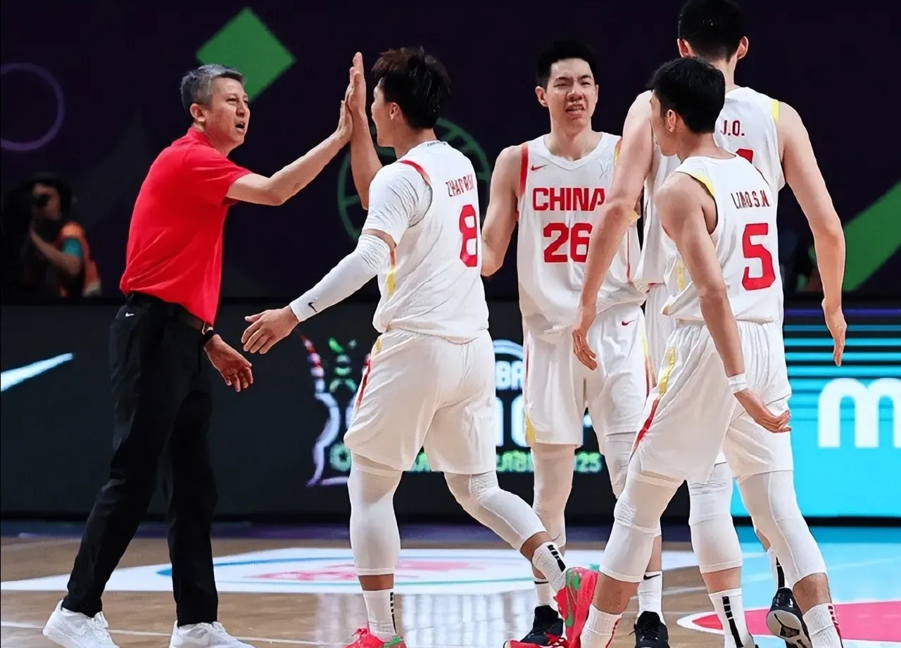 包含集结日CBA常规赛焦点战，山东男篮官宣签约，气氛紧张，临场指挥获称赞的词条-爱游戏体育app